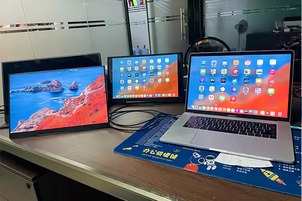 ¿Cómo encaja una pantalla que no requiere contacto en el cristal protector?